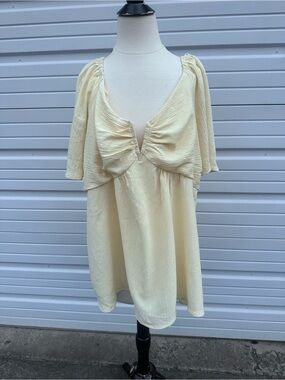 Heyson Cream V-Neck Gathered Sleeve Tunic Top